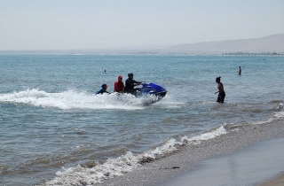  Entering the shore 